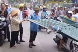 Hà Nội: Thêm 1 phụ nữ thiệt mạng bởi xe chở tôn