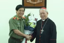 Giám đốc CATP Hà Nội thăm Hồng y Nguyễn Văn Nhơn