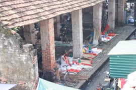Mai một nghề nón làng Chuông