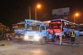 Vụ nhà xe chặn cao tốc: Chiều nay, Bộ Giao thông và Hà Nội đối thoại với doanh nghiệp bị điều chuyển