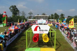 Number 1 triển khai xây dựng nhiều cầu treo, cùng người dân vượt khó