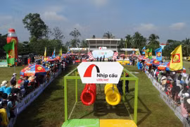 Number 1 triển khai xây dựng nhiều cầu treo, cùng người dân vượt khó