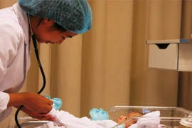 Lần đầu tiên mổ nội soi thành công dị tật thoát vị hoành nặng