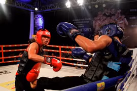 "Gã khổng lồ" làm rung chuyển võ đài Number 1