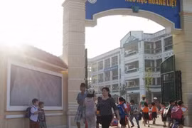 Giáo viên dán băng dính vào mồm học sinh tiểu học tự nguyện xin nghỉ việc