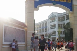 Giáo viên dán băng dính vào mồm học sinh tiểu học tự nguyện xin nghỉ việc