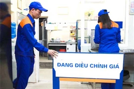 Giá xăng giảm mạnh kỷ lục, còn 17.880 đồng/lít
