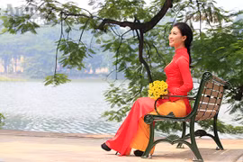 Ngắm thiếu nữ dân tộc Cờ Lao trong trang phục áo dài cờ đỏ sao vàng