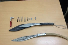 Hai tên trộm xe máy hung hãn, vung dao chém Công an khi bị phát hiện