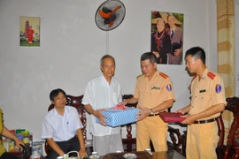 CSGT Hà Nội tri ân các thương binh, liệt sĩ, gia đình chính sách