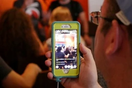 Nguy cơ ngồi tù vì livestream video vô tội vạ?