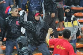 CĐV Việt Nam bị CĐV Malaysia hành hung trên khán đài