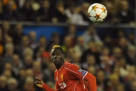 Balotelli lại gặp rắc rối vì... phụ nữ
