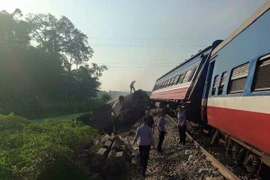 Cố tình vượt tàu hỏa, lái xe tải tử vong tại chỗ