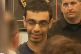 Sinh viên quay trộm khiến bạn cùng phòng phải tự sát