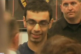 Sinh viên quay trộm khiến bạn cùng phòng phải tự sát