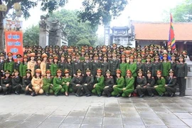 Dâng hương tưởng nhớ Hai Bà Trưng