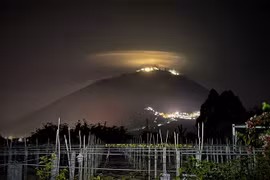 Chưa thể đến Bắc Mỹ hay Canada săn mây dạ quang, đến Núi Bà Đen ngắm mây siêu hiếm cũng có thể khiến bạn ‘bớt ghiền’