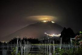 Chưa thể đến Bắc Mỹ hay Canada săn mây dạ quang, đến Núi Bà Đen ngắm mây siêu hiếm cũng có thể khiến bạn ‘bớt ghiền’