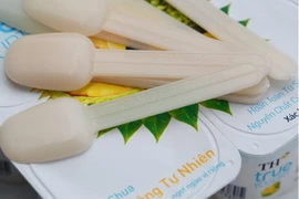 Tập đoàn TH giảm số lượng thìa sữa chua dùng một lần đi kèm sản phẩm TH true Yogurt, chung tay giảm rác thải nhựa
