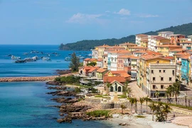 "Vẽ Địa Trung Hải" qua những thiết kế thời trang