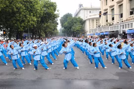 Hơn 2.000 người cao tuổi Hà Nội đồng diễn thể dục dưỡng sinh