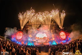 Khách tăng 107% so với kịch bản, du lịch Quảng Ninh ghi dấu ấn ấn tượng mùa hè 2022