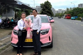 Nữ tài xế Xanh SM: Thêm cả thu nhập, cả niềm vui từ khi lái taxi điện