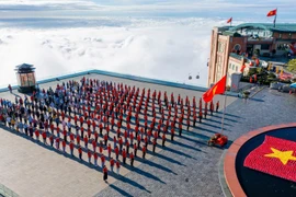 Các điểm đến của Sun Group rợp cờ đỏ sao vàng mừng chiến thắng của đội tuyển bóng đá Việt Nam