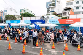 Giới tài xế công nghệ chủ động đổi xe điện tại sự kiện 'Đổi xăng lấy điện' ở TP.HCM