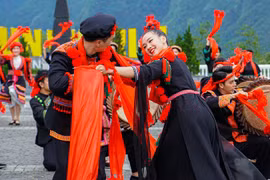 Sống động trải nghiệm văn hoá nghệ thuật Tây Bắc trong show diễn ‘Chuyện tình Đỗ Quyên’