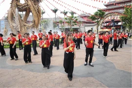 Du lịch miền Bắc ghi nhận lượng du khách lớn đổ về Hạ Long, Cát Bà, Sầm Sơn, Hà Nam dịp lễ 30/4