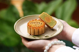 Bánh trung thu tươi Almaz gói trọn tinh hoa ẩm thực Hà thành