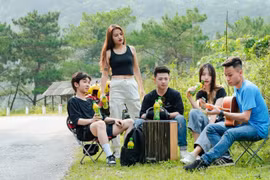 Du lịch, cắm trại, thưởng trà và 1001 cách người trẻ giải nhiệt cuộc sống ngày nắng nóng