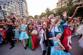 Ấn tượng ‘bữa tiệc màu sắc’ tại Lễ hội Carnival Sầm Sơn 2022 do Sun Group tổ chức 