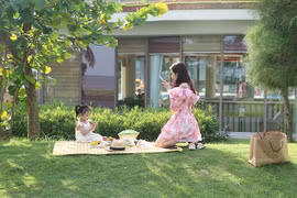 Sầm Sơn dịp 30/4: bãi biển kín người, resort 5 sao nhộn nhịp check-in