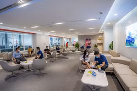 Khám phá showroom VinFast mới rộng gần 5.000m2 tại Hà Nội 