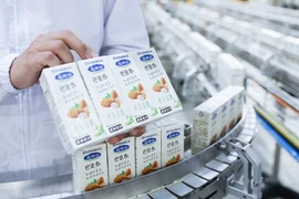 Vinamilk chào 2021 với lô sản phẩm sữa hạt và sữa đặc lớn xuất khẩu đi Trung Quốc