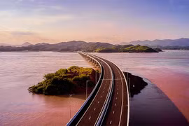 Lý giải sức hấp dẫn ‘bốn mùa’ của du lịch Quảng Ninh