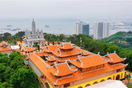 Du ngoạn Quảng Ninh, đừng quên ghé thăm những ngôi chùa độc nhất vô nhị