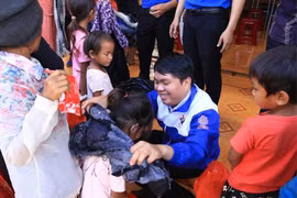 Tấm lòng nhân ái và nghị lực phi thường của cậu bé từng nương nhờ cửa chùa