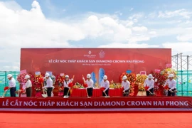 DOJILAND chính thức cất nóc toà tháp khách sạn Diamond Crown Hai Phong