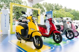 Chủ xe máy điện 'sốc' với chế độ hậu mãi có '1-0-2' của VinFast