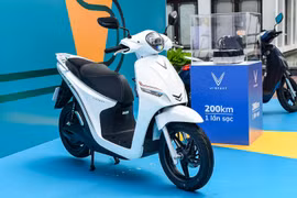 Khách Việt lý giải quyết định chọn xe máy điện thay xe xăng