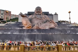 Hơn 200 nghìn du khách đổ về Tây Ninh tham dự Lễ khai mạc Hội xuân núi Bà Đen