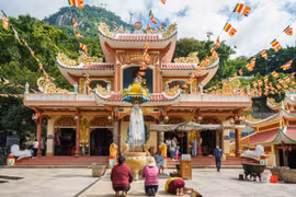 3 lý do khiến núi Bà Đen thành ‘thánh địa hành hương’ dịp cuối năm