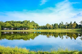 Trọn vẹn vẻ đẹp bình yên bên hồ Đại Lải