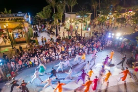 Khai thác 'mỏ vàng' kinh tế đêm: Cần chính sách hỗ trợ doanh nghiệp phát triển