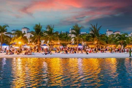 ‘Sốt xình xịch’ với lễ hội biển Summer Dream cực hoành tráng của Vinhomes