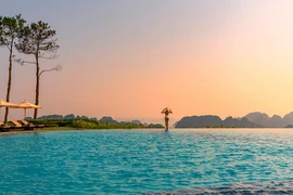 Hạ Long rộn rã đón khách, bạn đã biết đi đâu, chơi gì chưa?